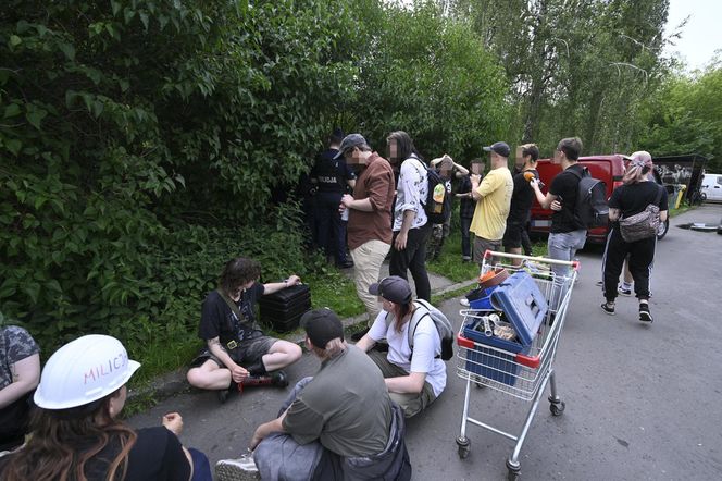 Policja na Osiedlu Przyjaźń w Warszawie 