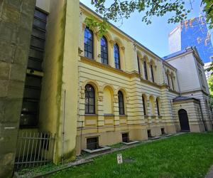 Chciał spalić synagogę Nożyków w Warszawie. Wiemy, jak zareagował zatrzymany 16-latek