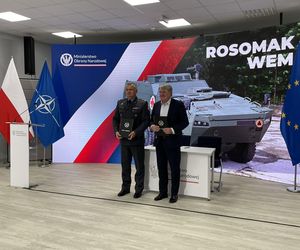 Podpisanie umowy na wozy ewakuacji medycznej KTO Rosoma i rakiet do FA-50