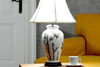 Lampa stołowa z podstawą z wzorem orientalnym