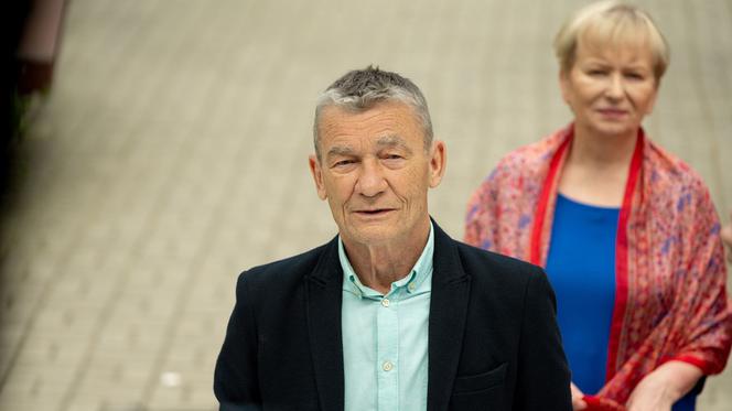 Barwy szczęścia odcinek 2518. Stefan (Krzysztof Kiersznowski), Basia (Sławomira Łozińska)
