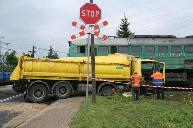 Warszawa Pociąg wjechał w ciężarówkę