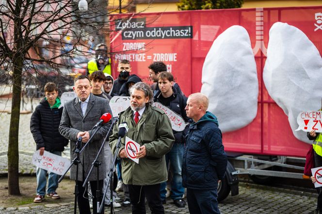 Smogowe płuca trafiły do Nowej Rudy. Zobacz zdjęcia instalacji!