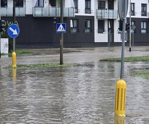   Zalane ulice, woda w budynkach. Dramatyczna sytuacja w powiecie elbląskim