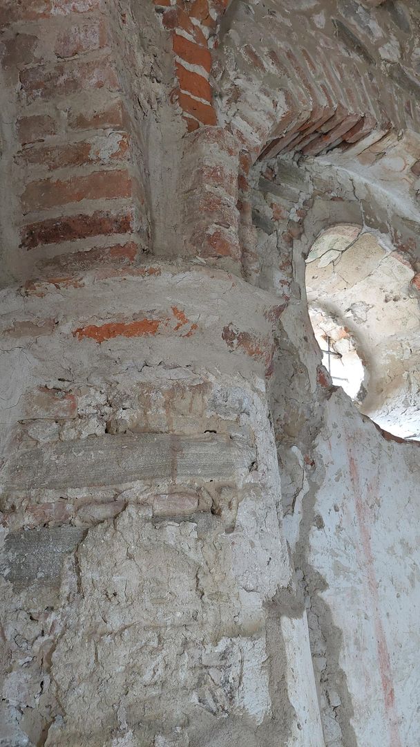 Baszta w Nowych Kicharach (gm. Dwikozy) w trakcie remontu