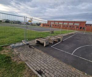 Remont boiska przy SP 9 w Lesznie
