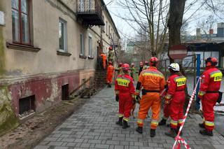 Zawalił się pustostan w Piotrkowie Trybunalskim. Strażacy przeszukali gruzowisko