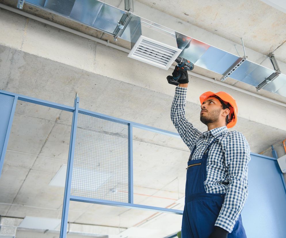 Hałas i wibracje emitowane przez systemy HVAC – przyczyny, normy, metody redukcji