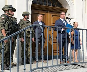 Żołnierze na rynku w Lesznie