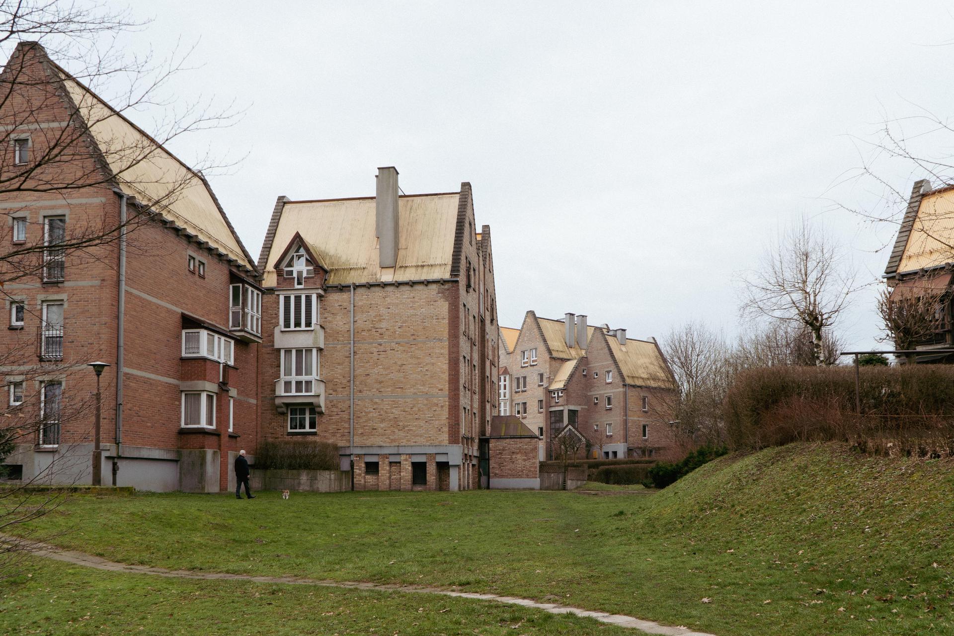 Osiedle Nad Jamną - zdjęcia. Zobacz wyjątkowe osiedle z wielkiej płyty; stoi pod Katowicami