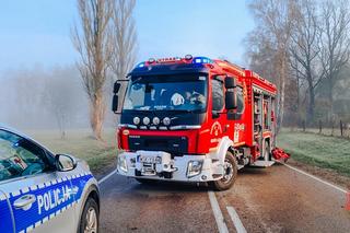 Dachowanie osobówki pod Sokołowem Podlaskim. Jedna osoba nie żyje, druga trafiła do szpitala