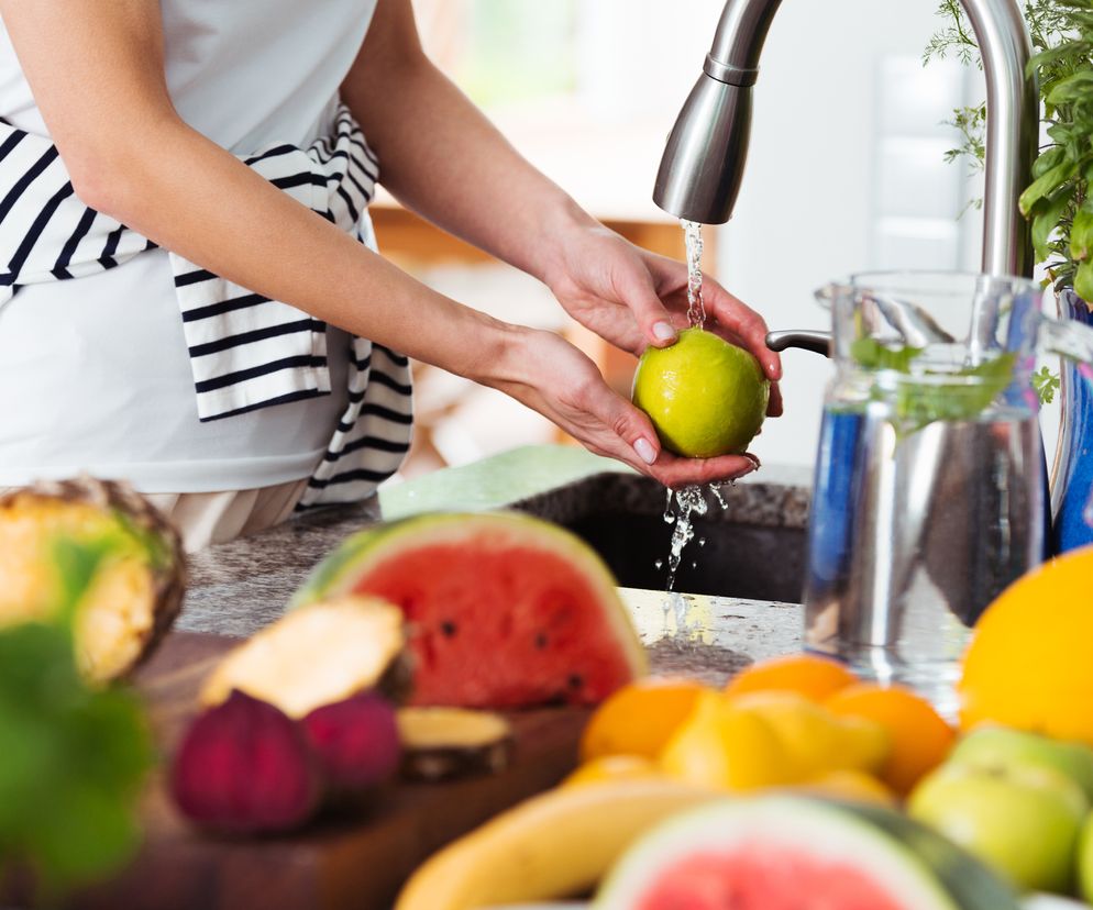 Mycie cytrusów przed jedzeniem jest bardzo ważne.