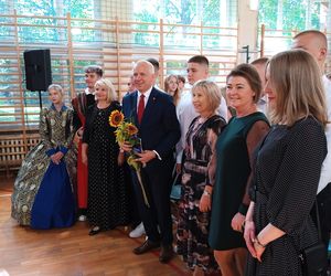 100 par zatańczyło poloneza na 100-lecie siedleckiego Ekonomika