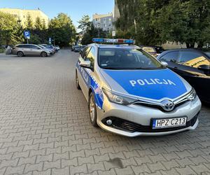 Brutalny atak na osiedlu w Warszawie. Dźgał kobietę przy windzie