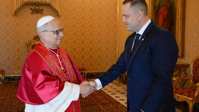 Prezydent Karol Nawrocki wraz z małżonką Martą i dwójką dzieci przybyli w piątek, 5 września do Watykanu, gdzie zostali przyjęci na audiencji przez papieża Leona XIV
