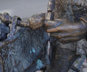 Pomnik Starego Marycha na ulicy Półwiejskiej 