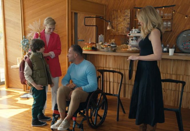 Barwy szczęścia, odcinek 3237. Mateusz (Filip Kowalewicz), Sonia (Weronika Nockowska), Sebastian (Marek Krupski), Dominika (Karolina Chapko)