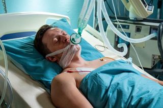 Barwy szczęścia, odcinek 3200: Nieprzytomny Błażej będzie walczyć o życie! Weronika nie odejdzie od jego łóżka