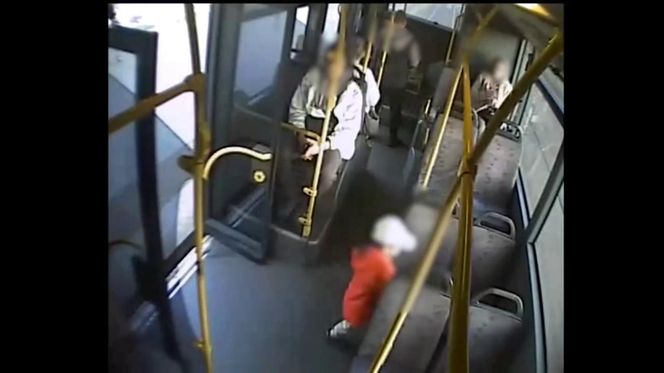 Wrocław. 3-latek sam podróżował komunikacją miejską. Pomógł mu kierowca autobusu [ZDJĘCIA].