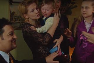 M jak miłość świąteczny odcinek specjalny. Wigilia Mostowiaków. Marta (Dominika Ostałowska), Norbert (ś.p. Mariusz Sabiniewicz), Natalka (Marcjanna Lelek)