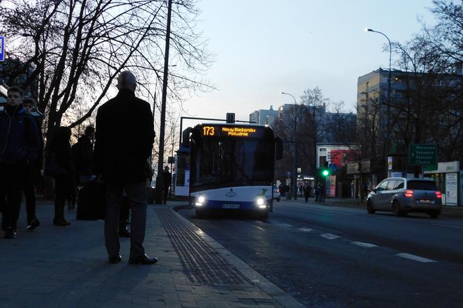 MASTURBOWAŁ się w krakowskim autobusie. Pasażerka nie wytrzymała