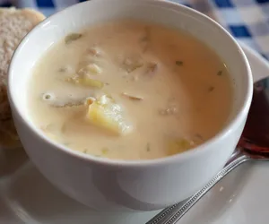 Zupa dziadowa, czyli smaczna kartoflanka z zacierkami. Tylko 4 proste składniki!