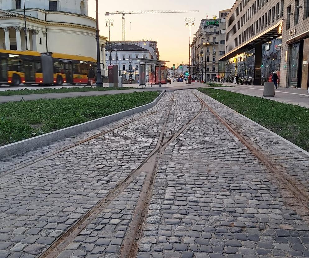 Odrestaurowane tory na Placu Trzech Krzyży