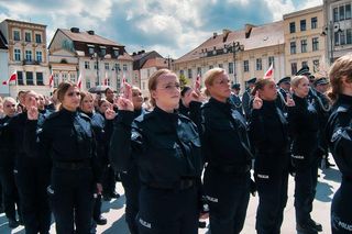 Bydgoszcz świętuje z policją. „Ratujecie nasze życie, bronicie go” – wzruszające słowa podczas uroczystości