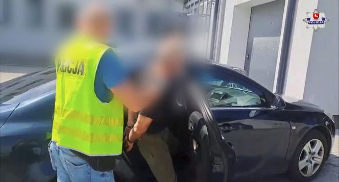 Ruszył z szablą na policjantów! Miał też granaty