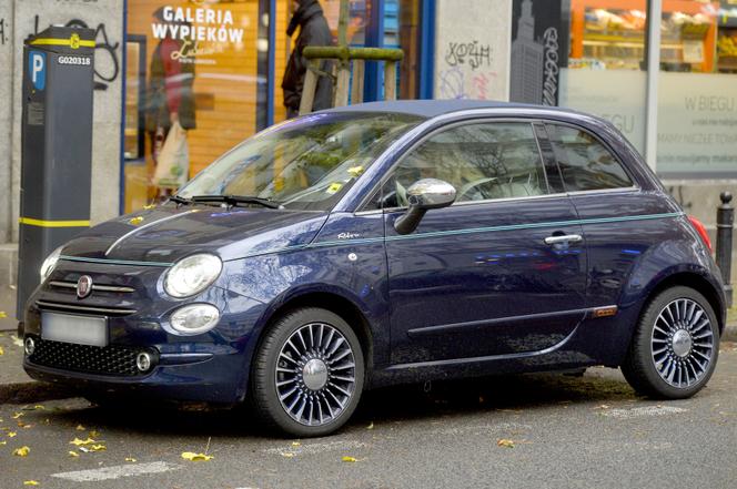 Agnieszka Woźniak-Starak jeździ Fiatem 500C Riva