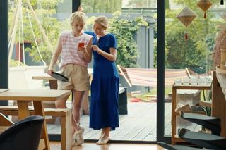 Barwy szczęścia, odcinek 3113: Renata (Anna Mrozowska), Dominika (Karolina Chapko) 