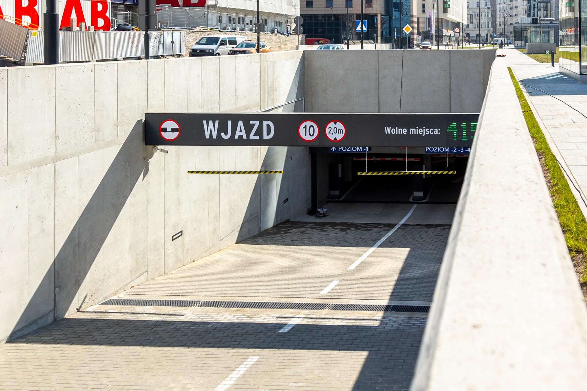 Parking podziemny pod pl. Powstańców Warszawy w Warszawie