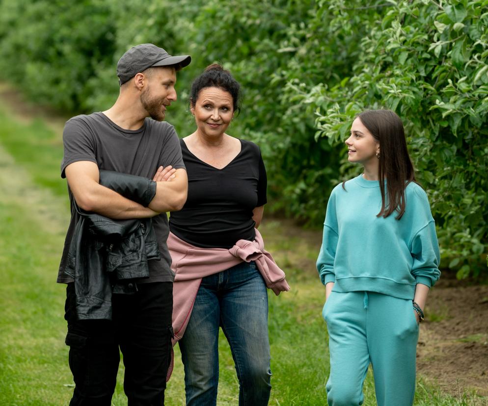 M jak miłość odc. 1678. Rafał Kulesza (Łukasz Twardowski), Marysia (Małgorzata Pieńkowska), Basia (Karina Woźniak)