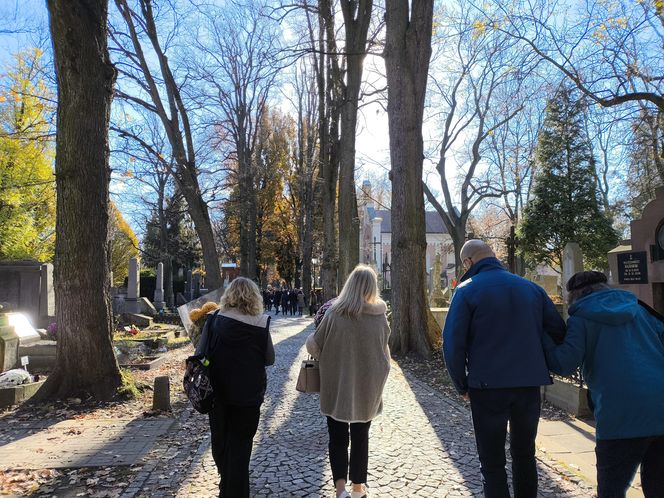 Słoneczna pogoda sprzyjała. 32. Kwesta Na Odnowę Zabytków Starego Cmentarza w Tarnowie