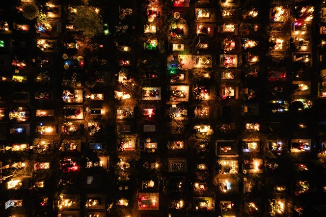 1 listopada na Cmentarzu Łostowickim w Gdańsku. Tak wygląda w dniu Wszystkich Świętych