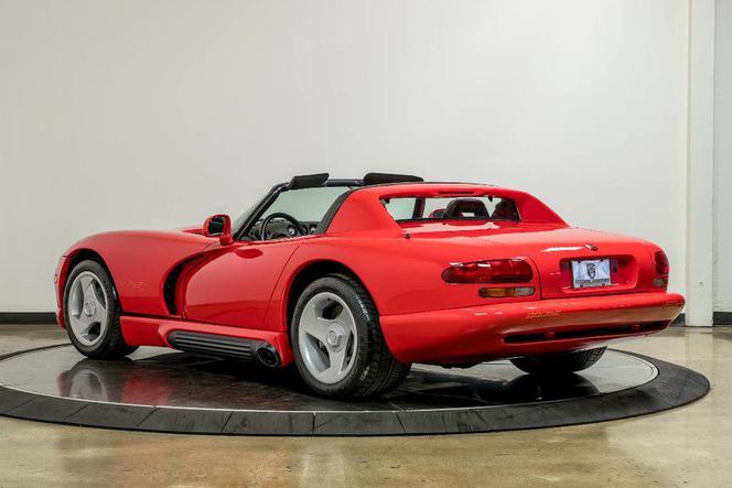 Dodge Viper z przebiegiem 34 mil