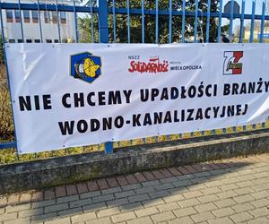Protest pracowników wodno-kanalizacyjnych w Aquanet