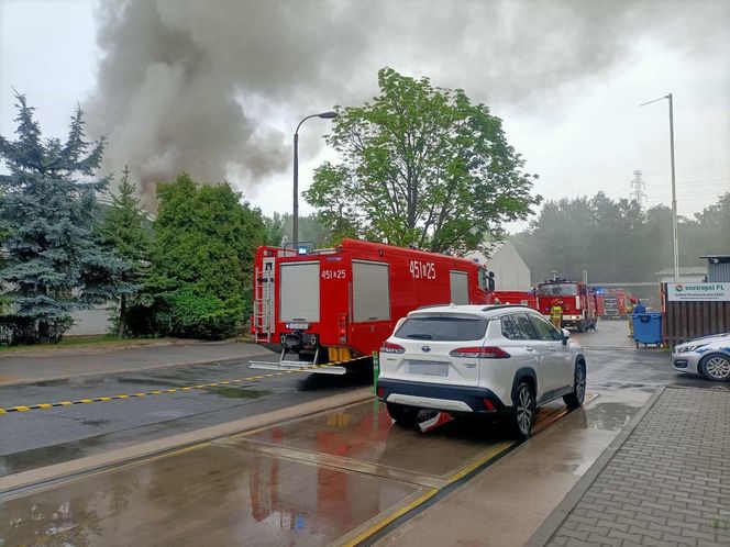 Wielki pożar hali w Gliwicach! Chmura dymu nad miastem