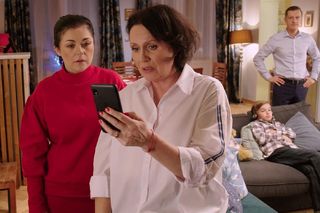 	M jak miłość odc. 1852. Marysia (Małgorzata Pieńkowska), Kinga (Katarzyna Cichopek), Piotrek (Marcin Mroczek)