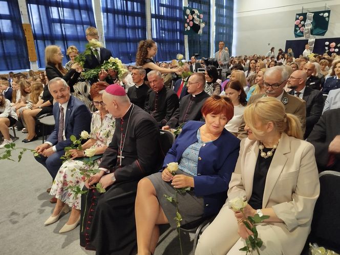 Jubileusz 40-lecia połączony był ze świętem szkoły, ponieważ obchodzi ona również 28. rocznicę nadania imienia.