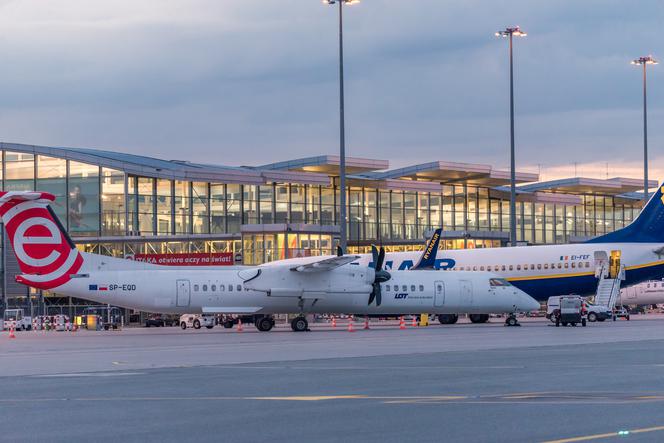 Tak wstaje dzień na wrocławskim lotnisku