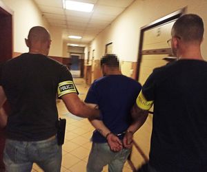  Zuchwały napad w Płońsku. Staranowali samochodem drzwi i ukradli elektronikę za 180 tys. zł!