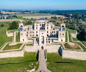 Diabelskie pułapki, wieczny zamek i las, w którym mógłby zgubić się Harry Potter. Oto najbardziej tajemnicze miejsca w Polsce