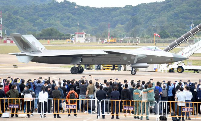 Rosyjski Su-57 i chiński J-20 