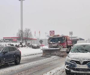 Potężny atak zimy w Małopolsce. Śnieg sypie bez przerwy