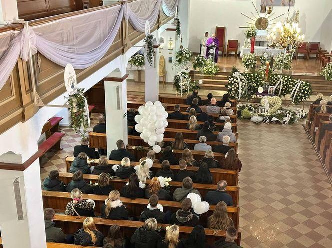 Tłumy na pogrzebie tragicznie zmarłej Mai. Kościół w Działdowie wypełniony po brzegi