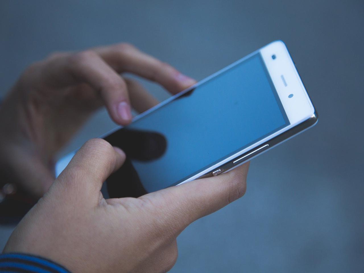 Rząd zainstaluje każdemu Polakowi aplikację na smartfon