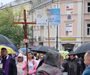 Lubelska Piesza Pielgrzymka na Jasną Górę 2024. Pątnikom deszcz niestraszny!