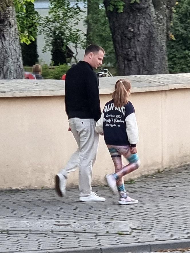 Marcin Hakiel szykuje córeczkę do komunii