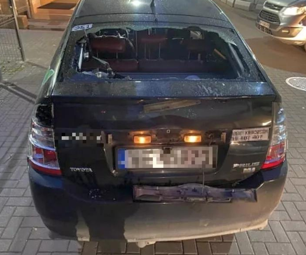 Warszawa. Zdemolował taksówkę. 39-latek próbował uciekać z miejsca zdarzenia
